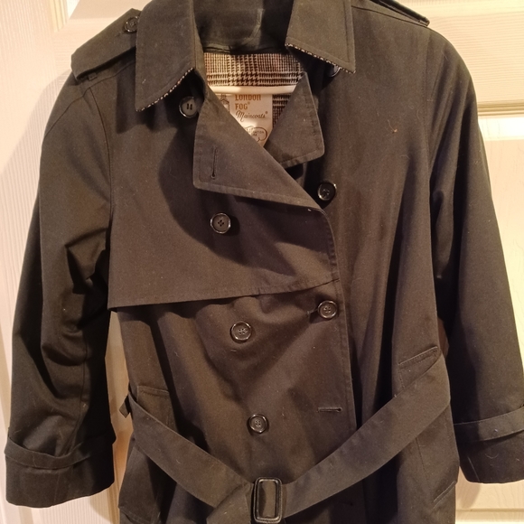London Fog trench coat with belt and zip out lining black - Picture 4 of 9